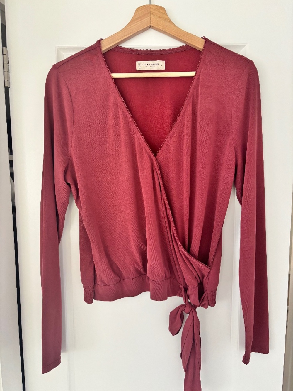 Lucky Brand Sandwash Surplice Faux Wrap Top Women’s Size Medium